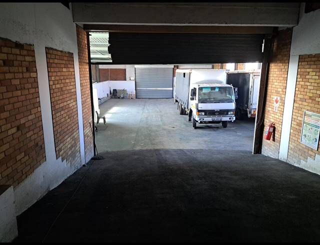 2,300M² WAREHOUSE FOR SALE IN OPHIRTON